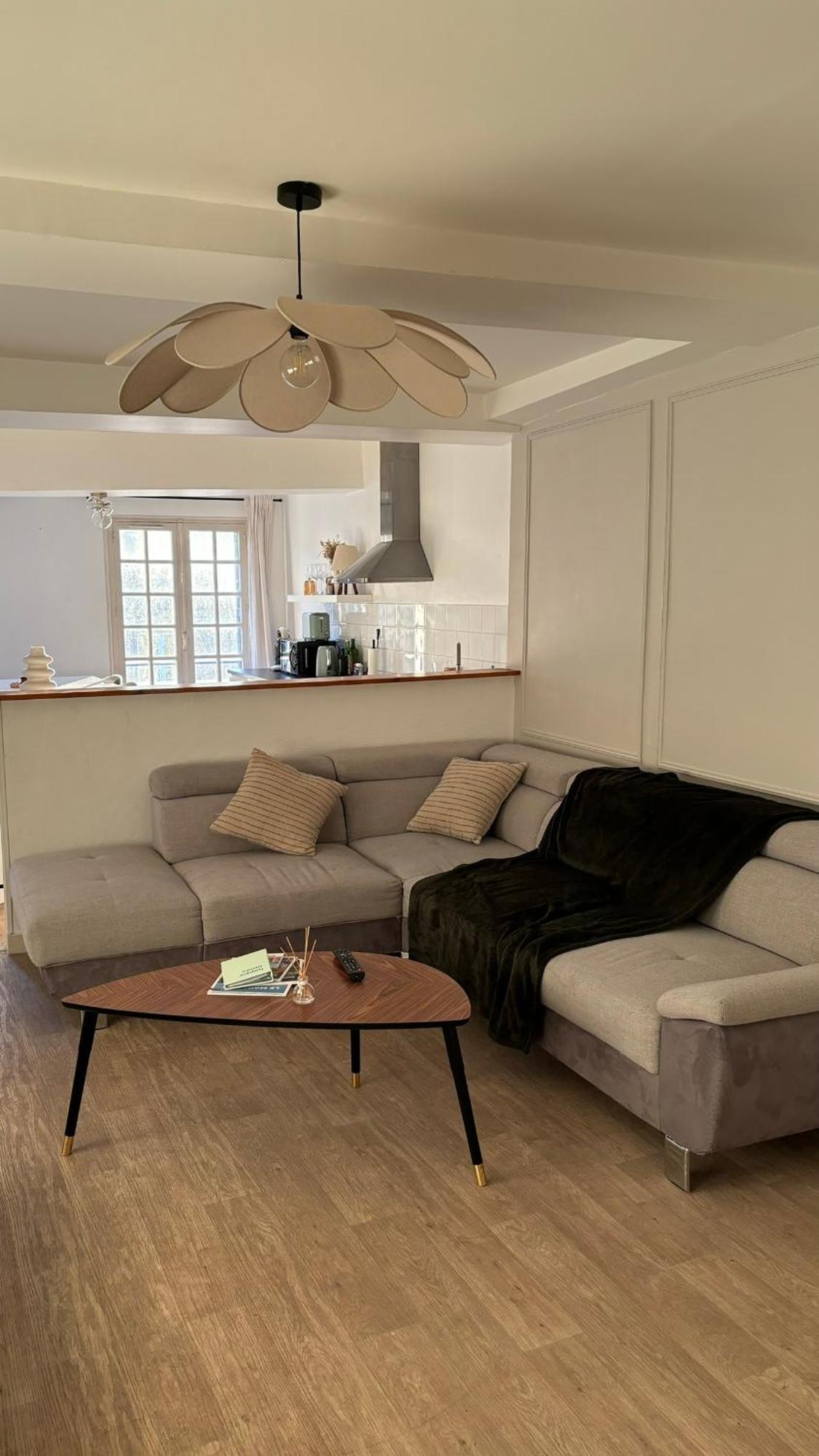 Spacieux Appartement Au Coeur Du Centre Historique De دينان المظهر الخارجي الصورة