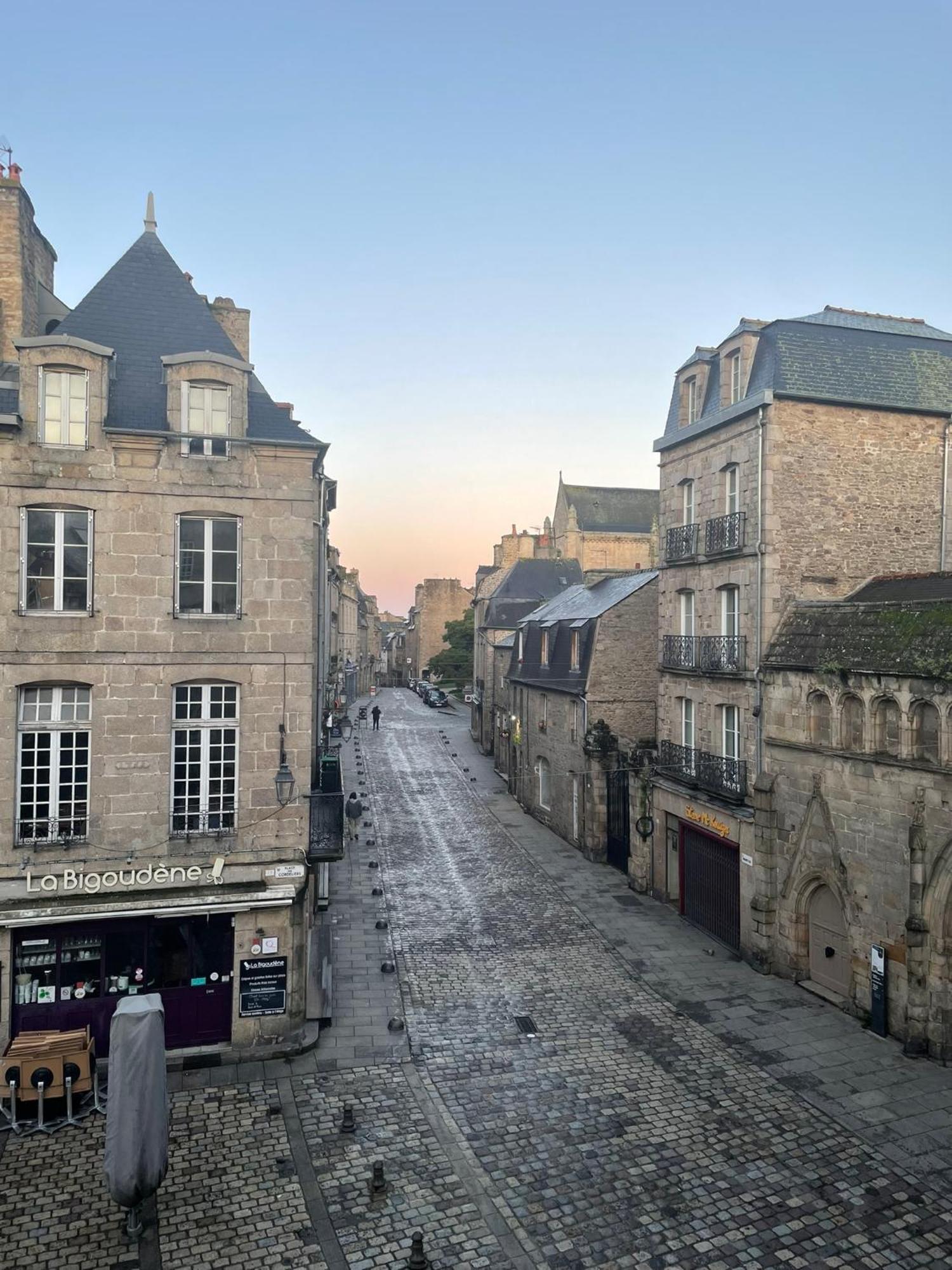 Spacieux Appartement Au Coeur Du Centre Historique De دينان المظهر الخارجي الصورة